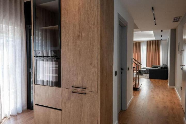 Room 3 of 95