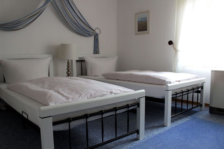 Room 6 of 24
