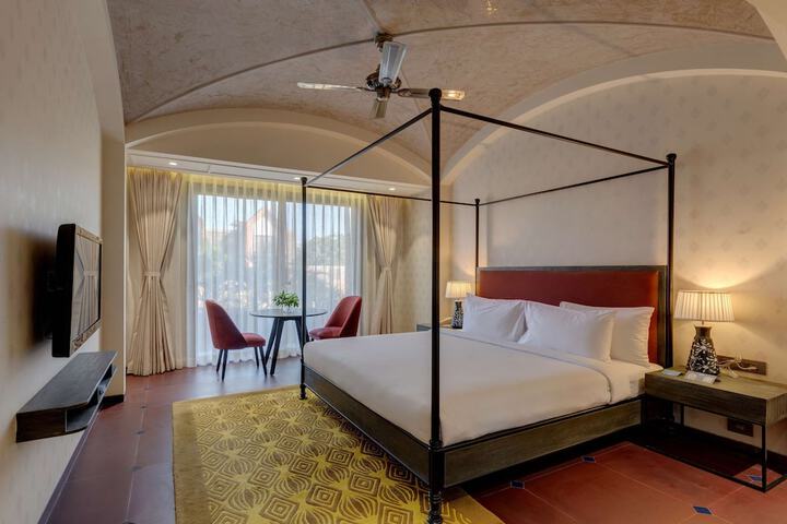 Room 35 of 160