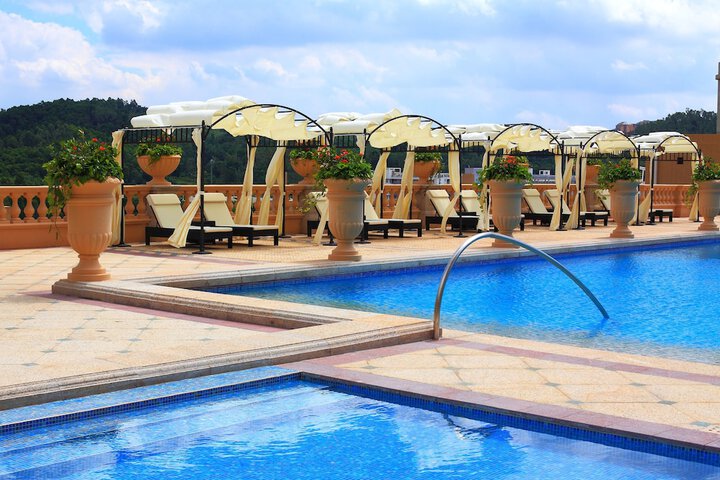 Hotel Pool