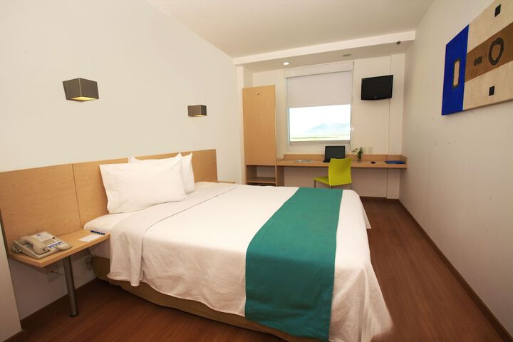 Room 7 of 32