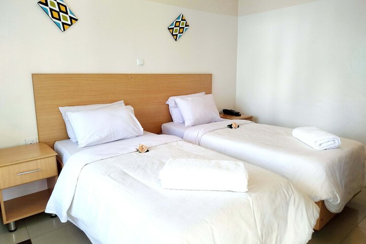 Room 4 of 25