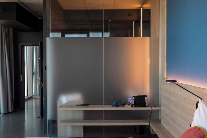 Room 29 of 53