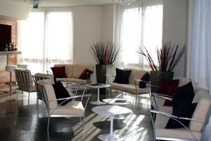Hotel Lounge