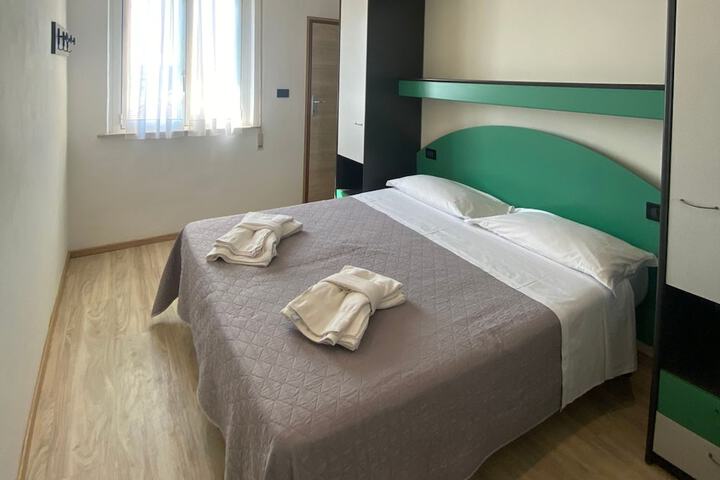 Room 20 of 37