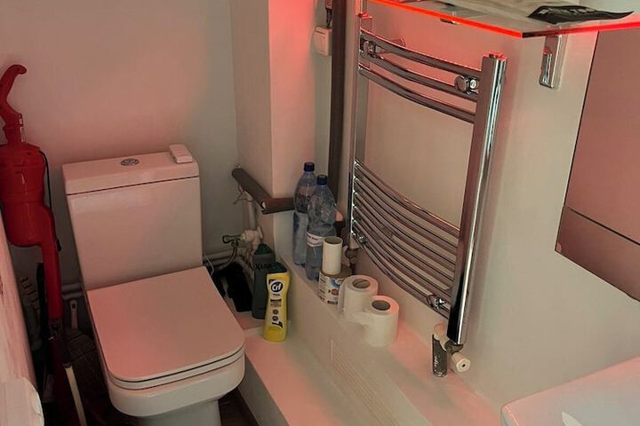 Room 76 of 106