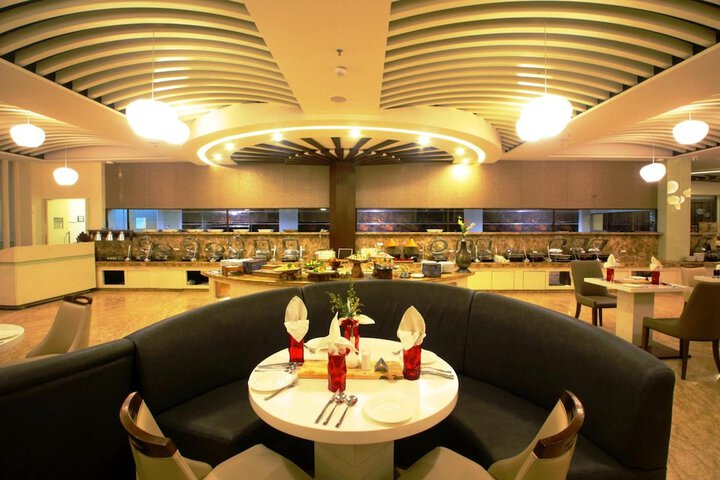 Dining 29 of 36