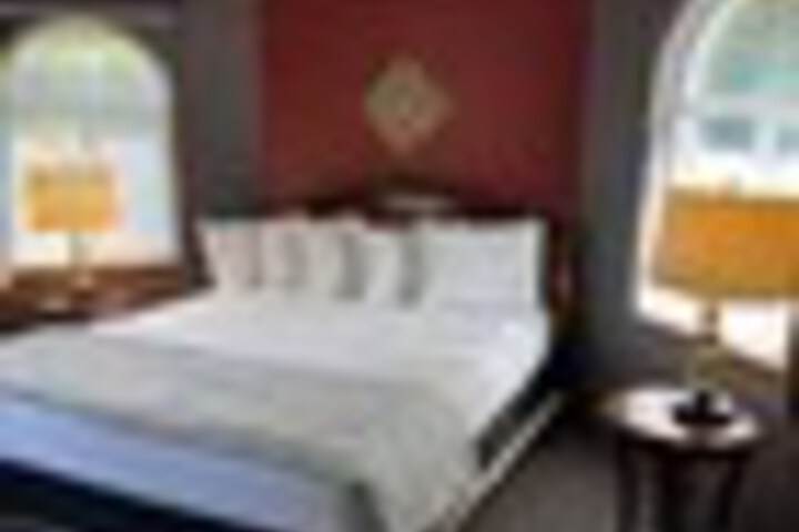 Room 119 of 390