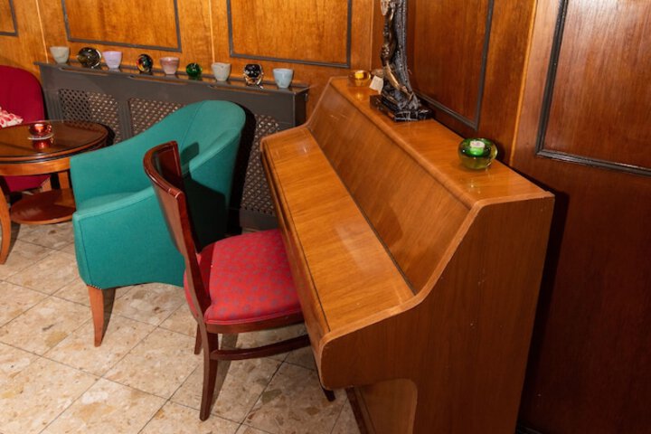 Dining 106 of 128