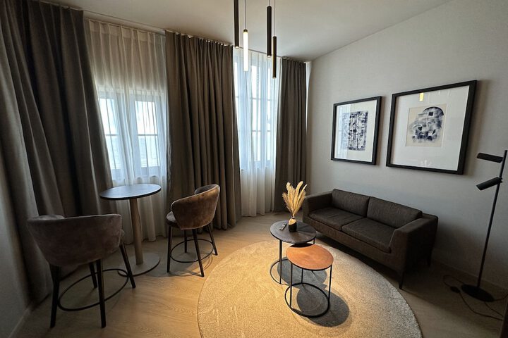 Room 11 of 53