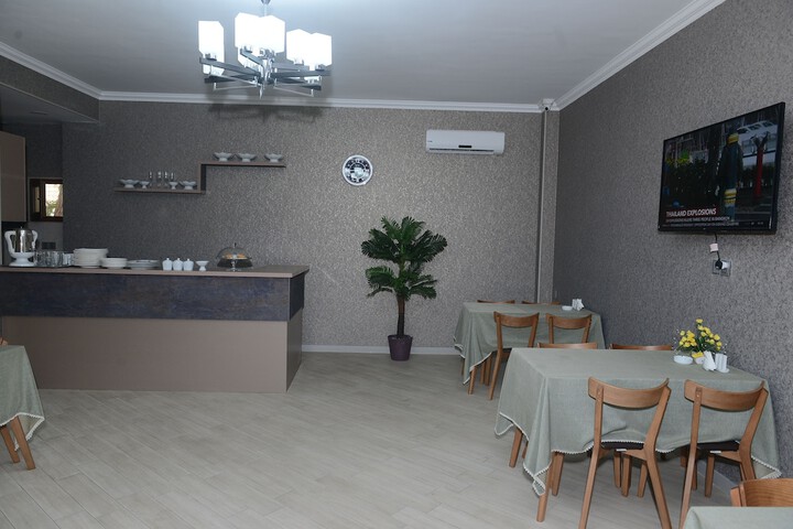 Dining 14 of 24