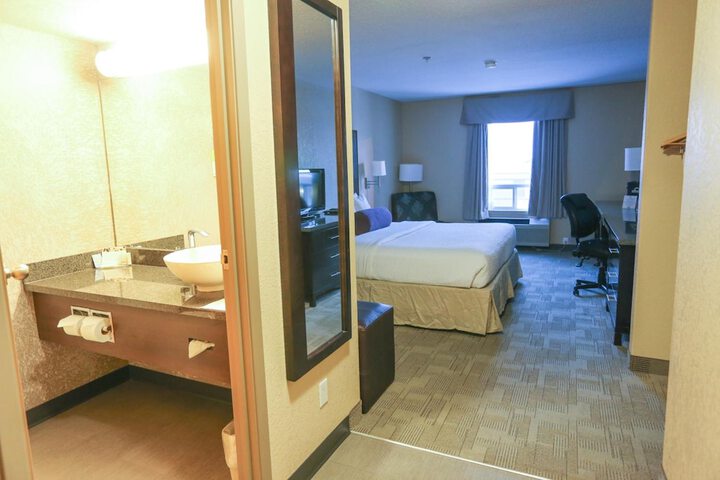 Room 8 of 110