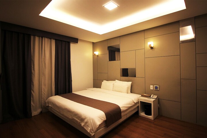 Room 25 of 74