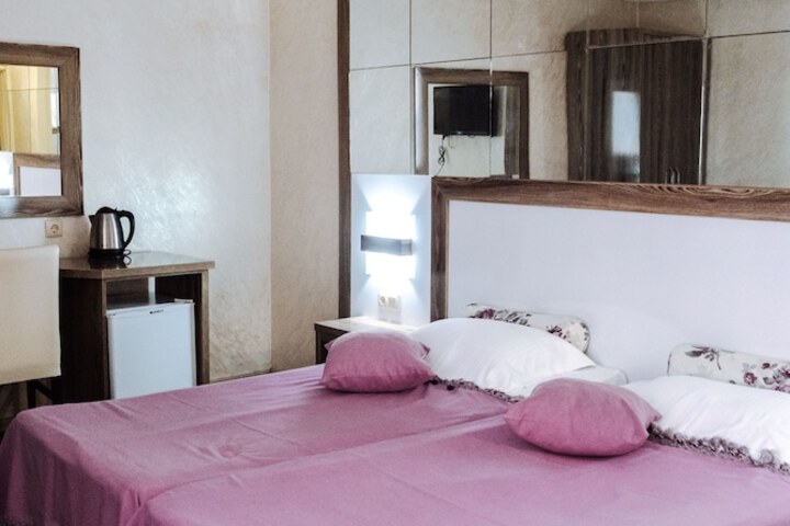 Room 8 of 25