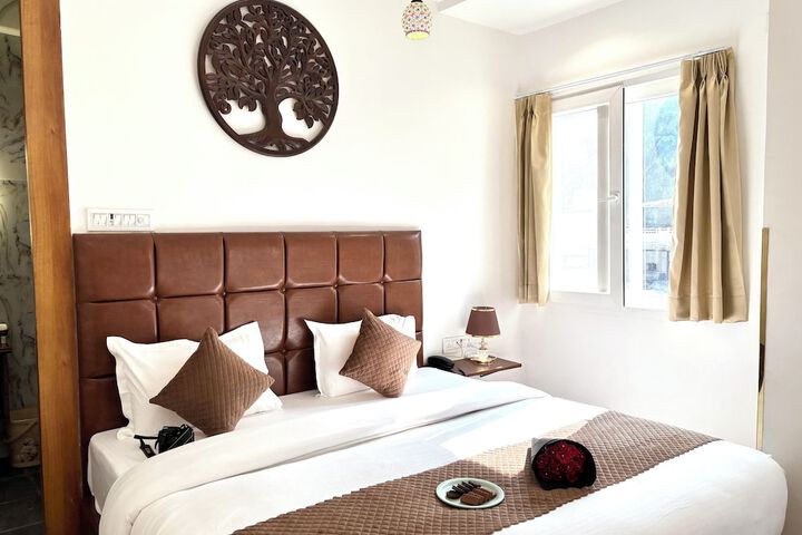 Room 28 of 76