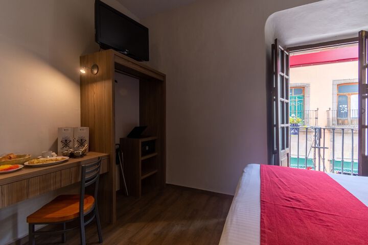 Room 42 of 132