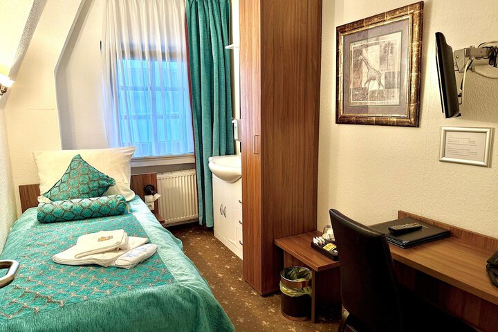 Room 43 of 107