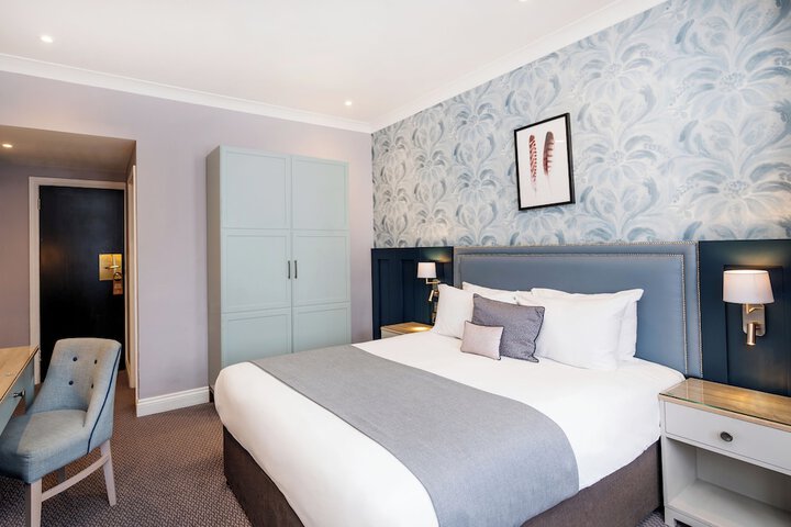 Room 14 of 65