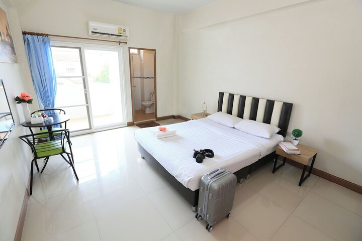 Room 7 of 18