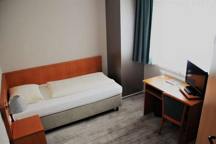 Room 13 of 34