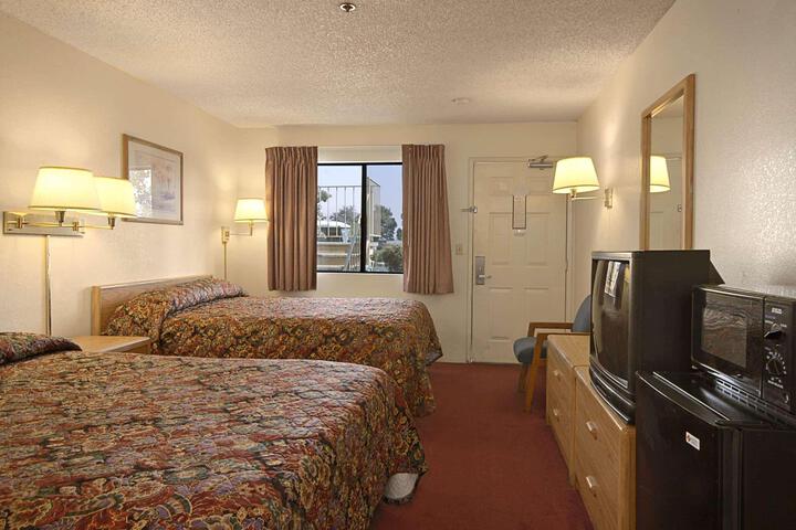 1 Queen Bed (2 of 12)