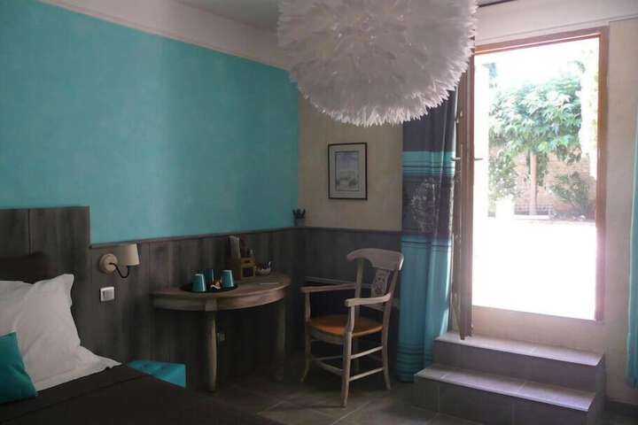 Room 11 of 17