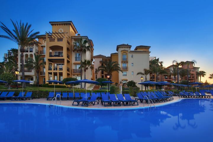 Pool Hotel