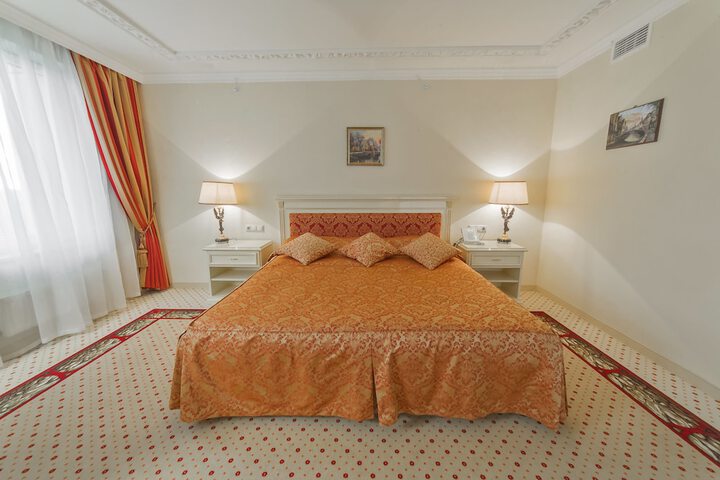 Room 16 of 79