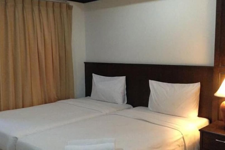 Room 8 of 17