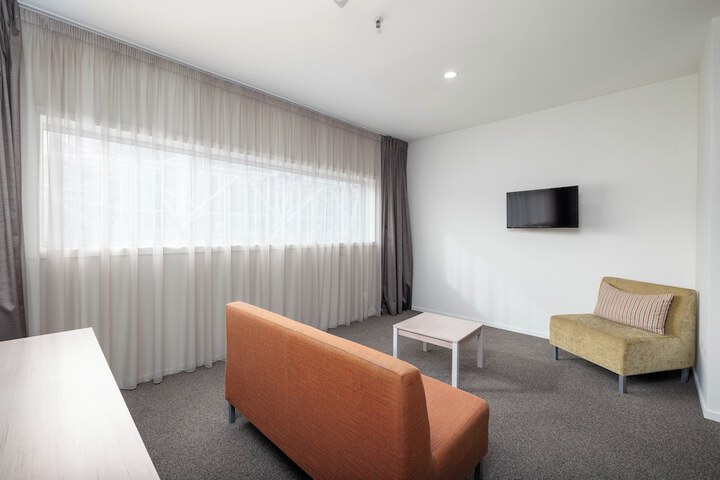 Room 18 of 34