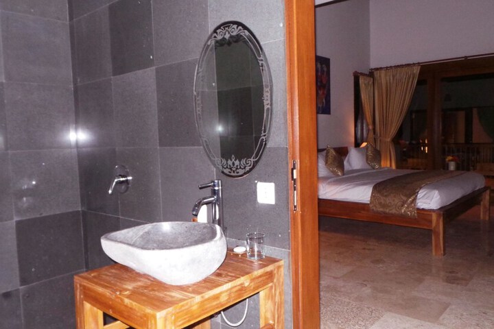 Room 26 of 45