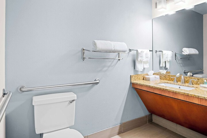 1 Queen Bed Efficiency Suite (5 of 24)