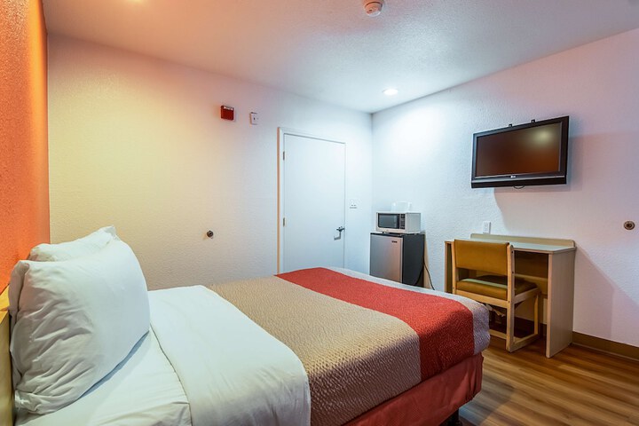 Room 10 of 30