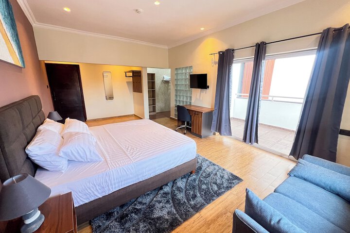 Room 14 of 28