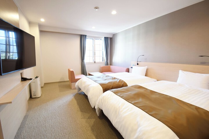 Room 19 of 48