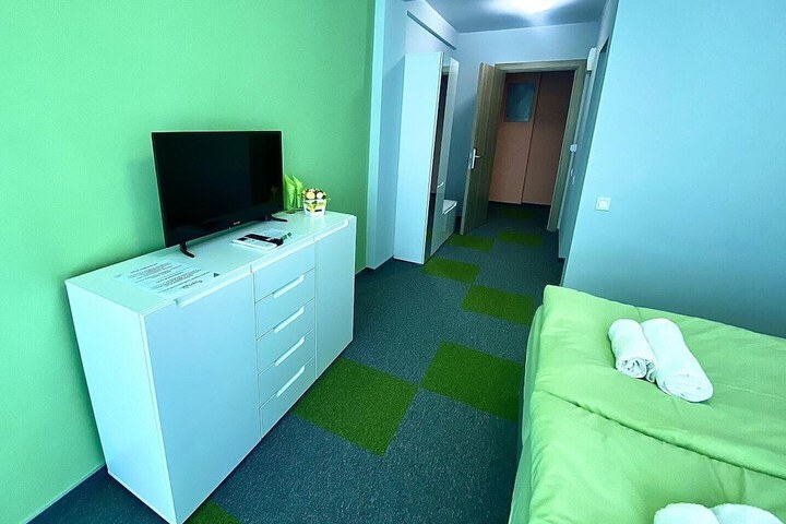 Room 11 of 30