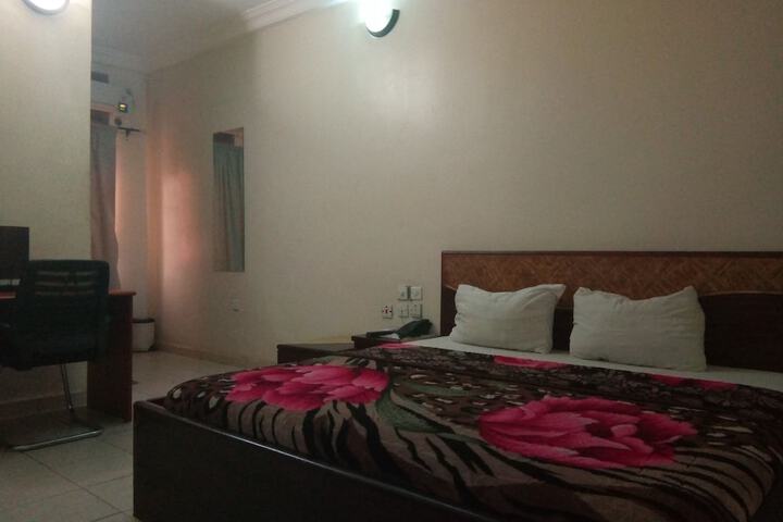 Room 9 of 10