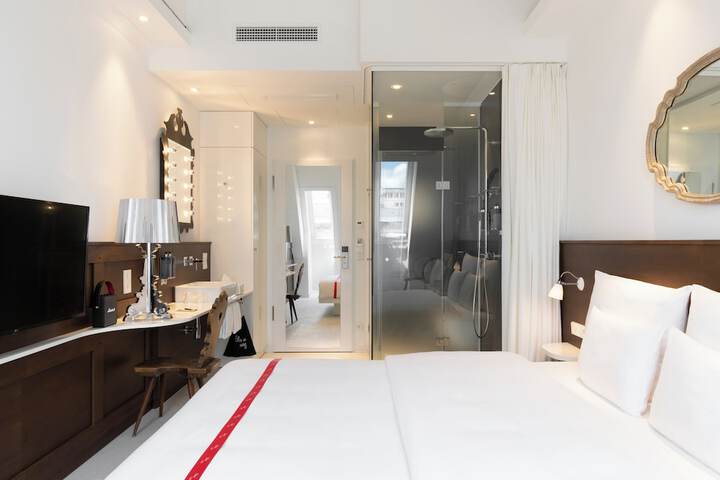 Room 45 of 127