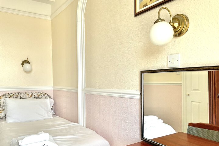 Room 20 of 76