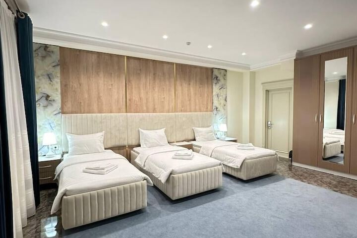 Room 5 of 8