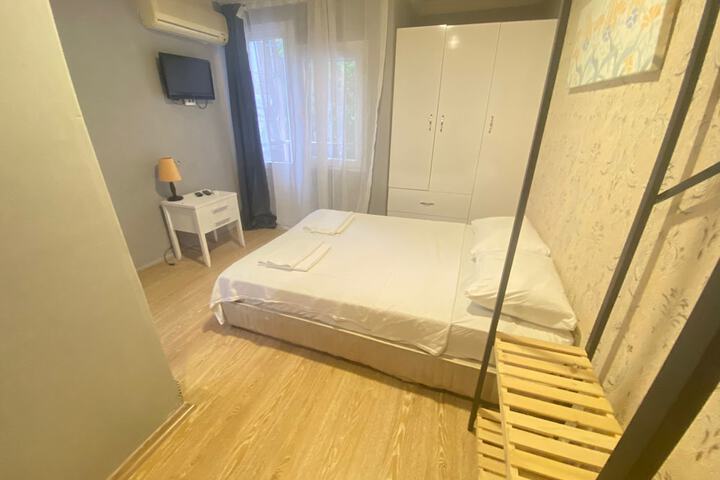Room 5 of 12