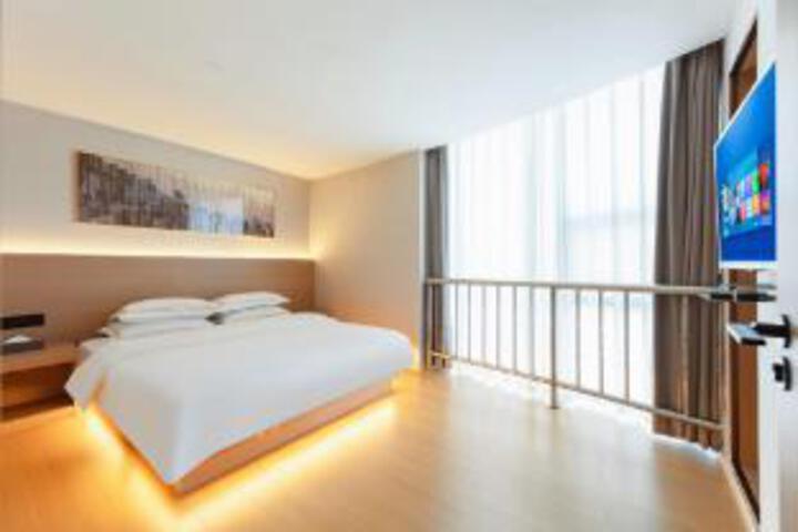 Room 6 of 8