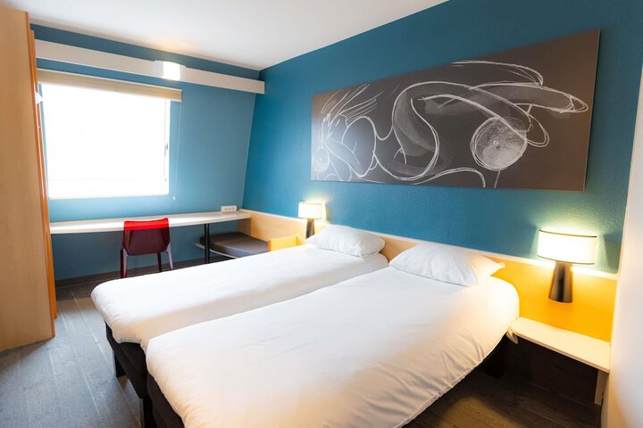 Room 19 of 103