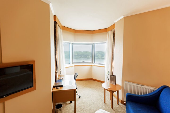 Room 11 of 79