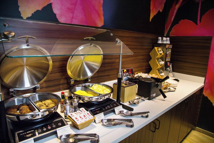 Breakfast/Coffee Service 18 of 25