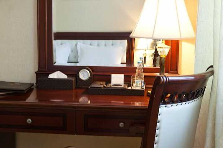 Room 13 of 36