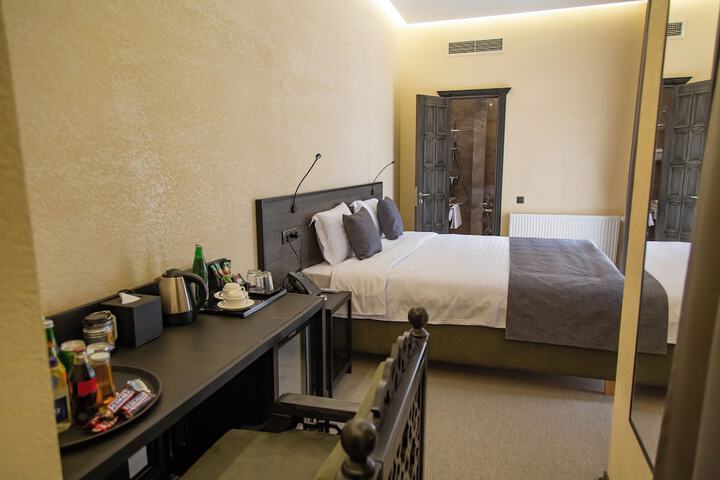 Room 10 of 36
