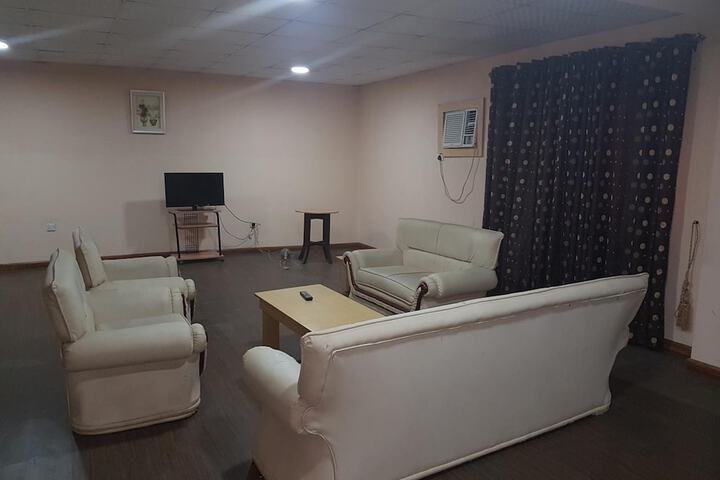 Room 33 of 65