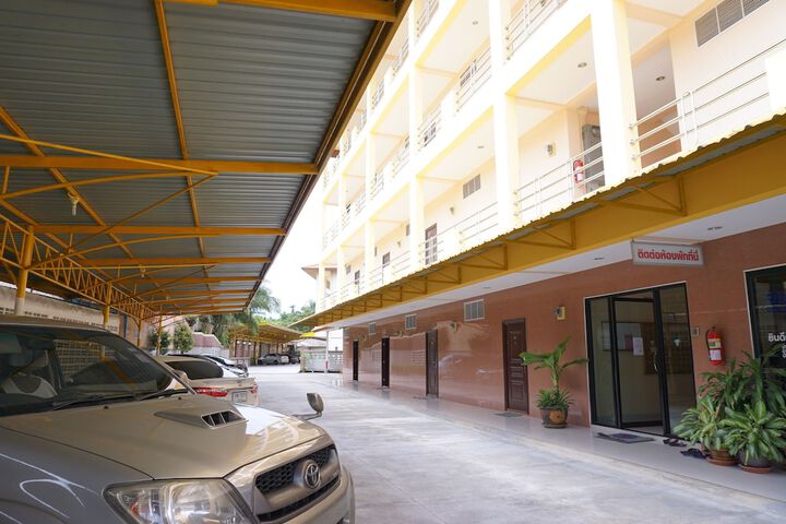 Jirasin Hotel & Apartment