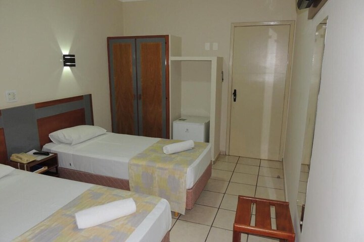 Room 28 of 49